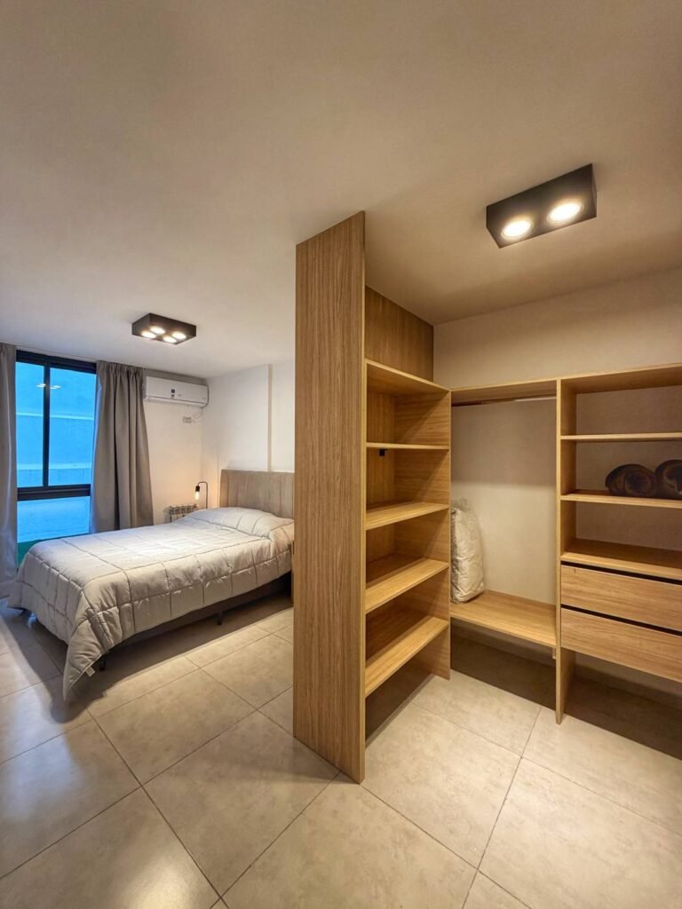 Bior 4, Villa Carlos Paz: dormitorio y placard