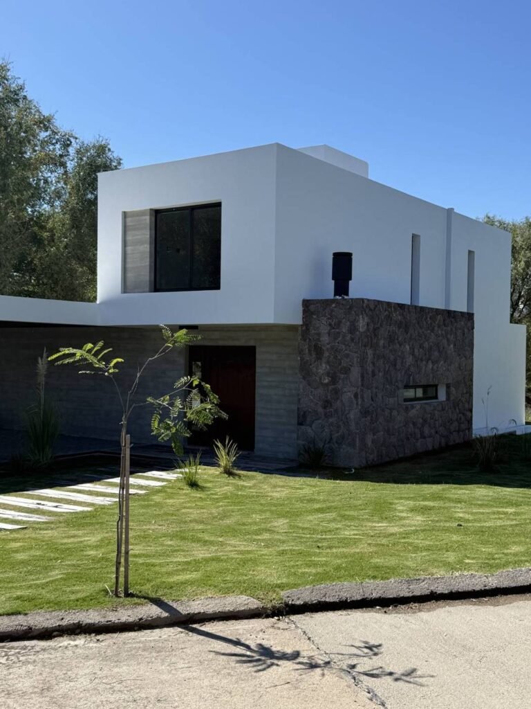 Casa A30 en Altos de Carlos Paz: frente