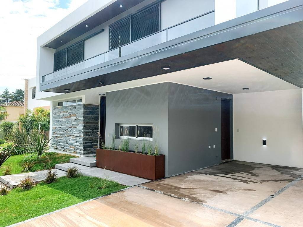 Casa Alem en Villa Carlos Paz: ingreso y cochera