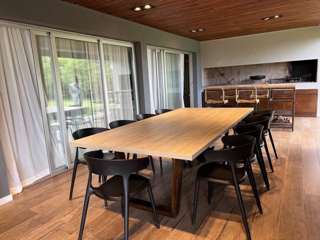 Casa E11 en Estación del Carmen, Malagueño: galería cerrada con asador