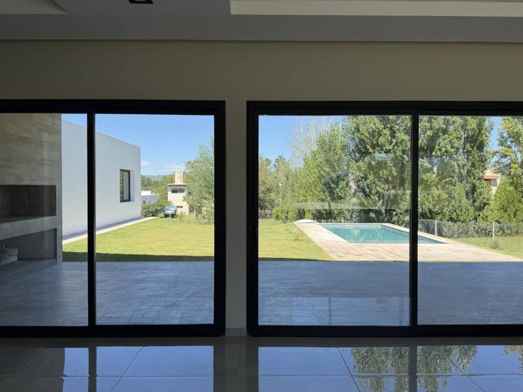 Casa G9 en Carlos Paz Golf Country Club: vista a la pileta
