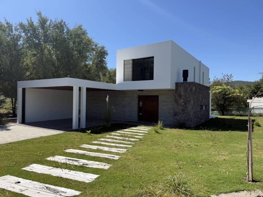 Casa A30 en Altos de Carlos Paz, fachada